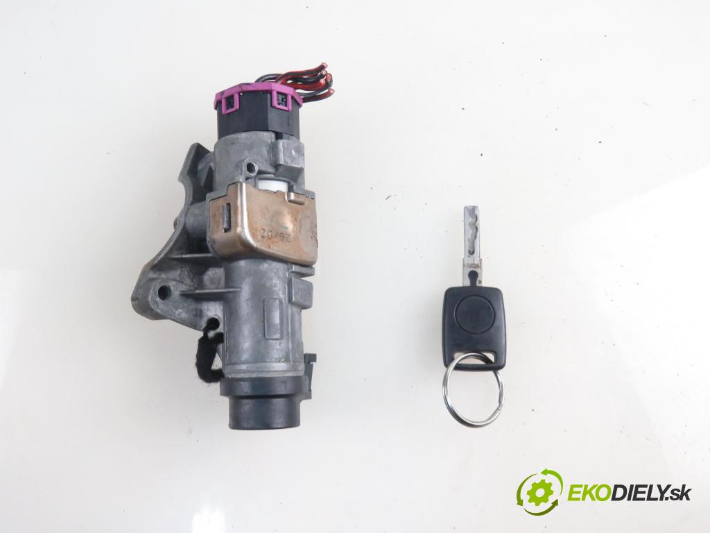 AUDI A3 (8L1) HB 2002 132,00 1.8 T 180 - AUQ 1781,00 spinačka 4B0905851G (Spínacie skrinky a kľúče)