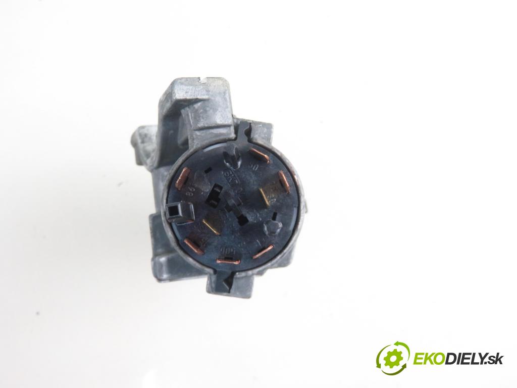 AUDI A3 (8L1) HB 2002 132,00 1.8 T 180 - AUQ 1781,00 spinačka 4B0905851G (Spínacie skrinky a kľúče)