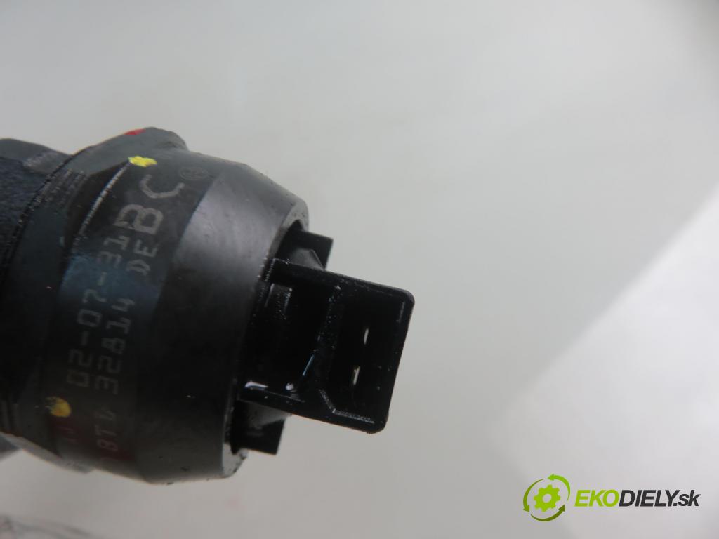 VW GOLF IV (1J1) HB 1999 74,00 1.9 TDI 4motion - ATD 1896,00 Vstrekovač 038130073AJ ; 0414720037 (Vstrekovače)