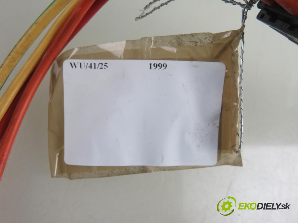 RENAULT MEGANE Scenic (JA0/1_) MINIVAN 1999 79,00 1.6 16V 107 - K4M 700 1598,00 spinačka  (Spínacie skrinky a kľúče)