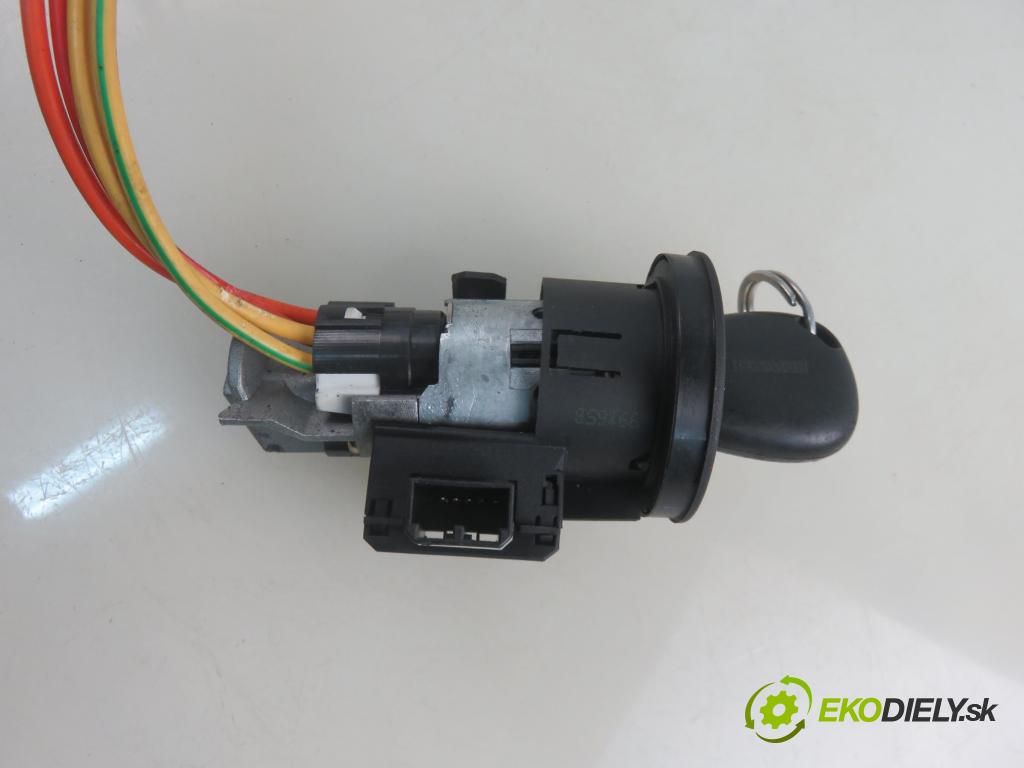 RENAULT MEGANE Scenic (JA0/1_) MINIVAN 1999 79,00 1.6 16V 107 - K4M 700 1598,00 spinačka  (Spínacie skrinky a kľúče)