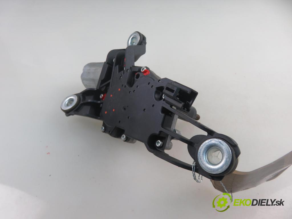 MITSUBISHI COLT VI (Z3_A, Z2_A) HB 2005 70,00 1.5 DI-D 95 R3 - OM 639.939 1493,00 motorek stěrače ZADNÍ: 0390201802 ; MN105052
