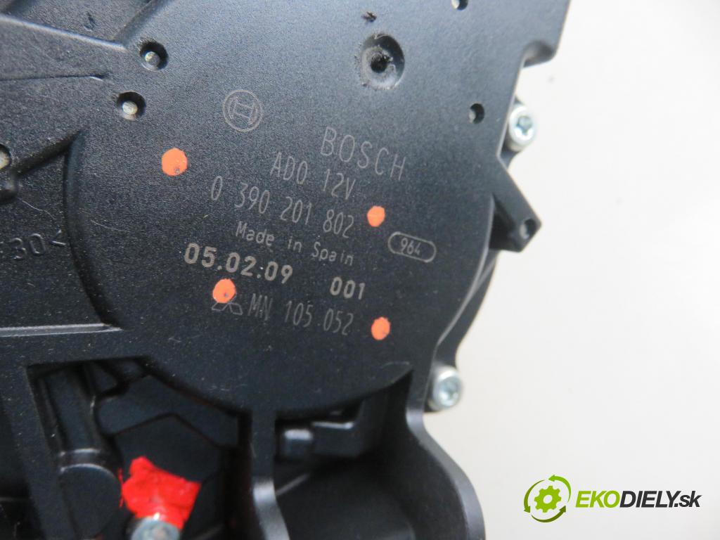 MITSUBISHI COLT VI (Z3_A, Z2_A) HB 2005 70,00 1.5 DI-D 95 R3 - OM 639.939 1493,00 motorek stěrače ZADNÍ: 0390201802 ; MN105052