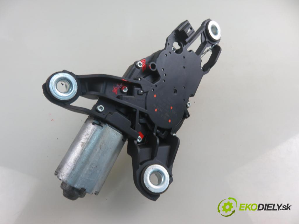 MITSUBISHI COLT VI (Z3_A, Z2_A) HB 2005 70,00 1.5 DI-D 95 R3 - OM 639.939 1493,00 motorek stěrače ZADNÍ: 0390201802 ; MN105052