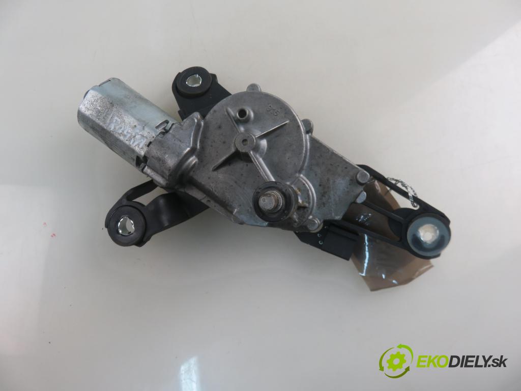 MITSUBISHI COLT VI (Z3_A, Z2_A) HB 2005 70,00 1.5 DI-D 95 R3 - OM 639.939 1493,00 motorek stěrače ZADNÍ: 0390201802 ; MN105052