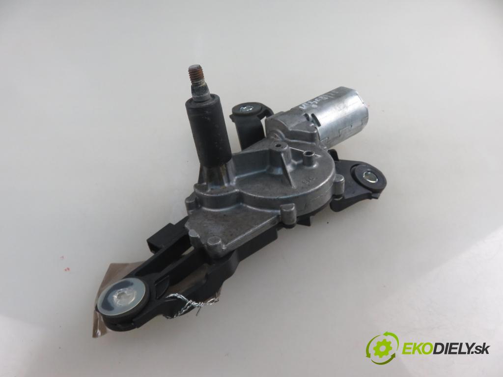 MITSUBISHI COLT VI (Z3_A, Z2_A) HB 2005 70,00 1.5 DI-D 95 R3 - OM 639.939 1493,00 motorek stěrače ZADNÍ: 0390201802 ; MN105052