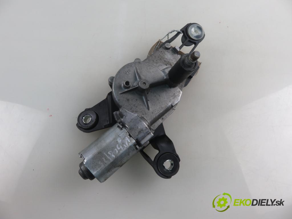 MITSUBISHI COLT VI (Z3_A, Z2_A) HB 2005 70,00 1.5 DI-D 95 R3 - OM 639.939 1493,00 motorek stěrače ZADNÍ: 0390201802 ; MN105052