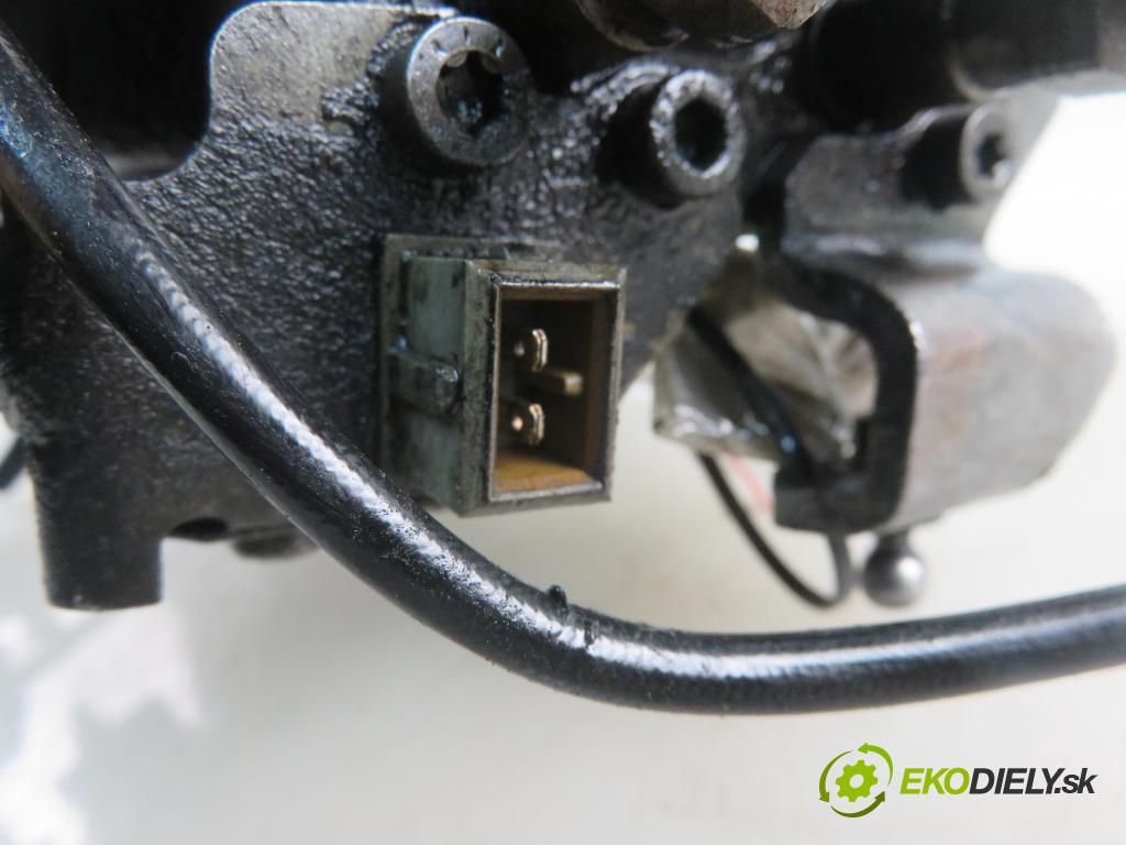 VW TRANSPORTER IV Skrzynia (70XA) FURGON 1995 50,00 1.9 TD 68 - ABL 1896,00 Pumpa vstrekovacia 028130110R ; 0460494417 (Vstrekovacie čerpadlo)