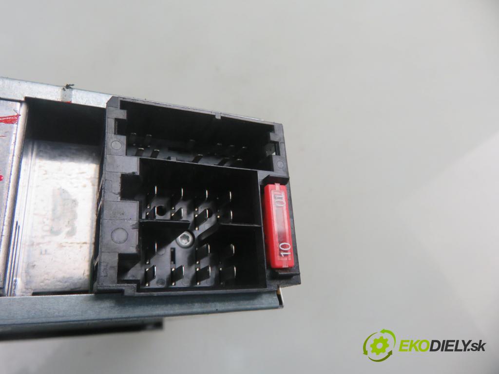 CHEVROLET AVEO / KALOS liftback (T200) HB 2004 53,00 1.2 - F12S3 1150,00 RADIO Modul 96453376