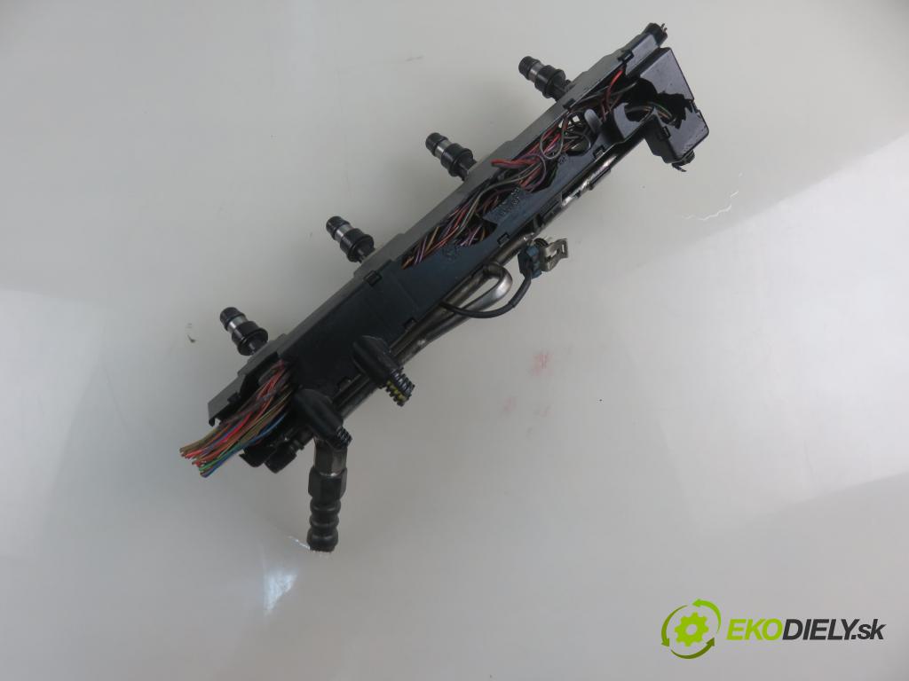 OPEL ASTRA G liftback (T98) HB 2004 66,00 1.4 16V - X 14 XE 1389,00 Lišta vstrekovacia 25313846 (Vstrekovacie lišty)