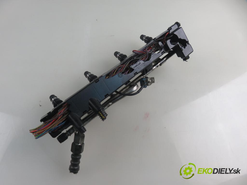 OPEL ASTRA G liftback (T98) HB 2004 66,00 1.4 16V - X 14 XE 1389,00 Lišta vstrekovacia 25313846 (Vstrekovacie lišty)