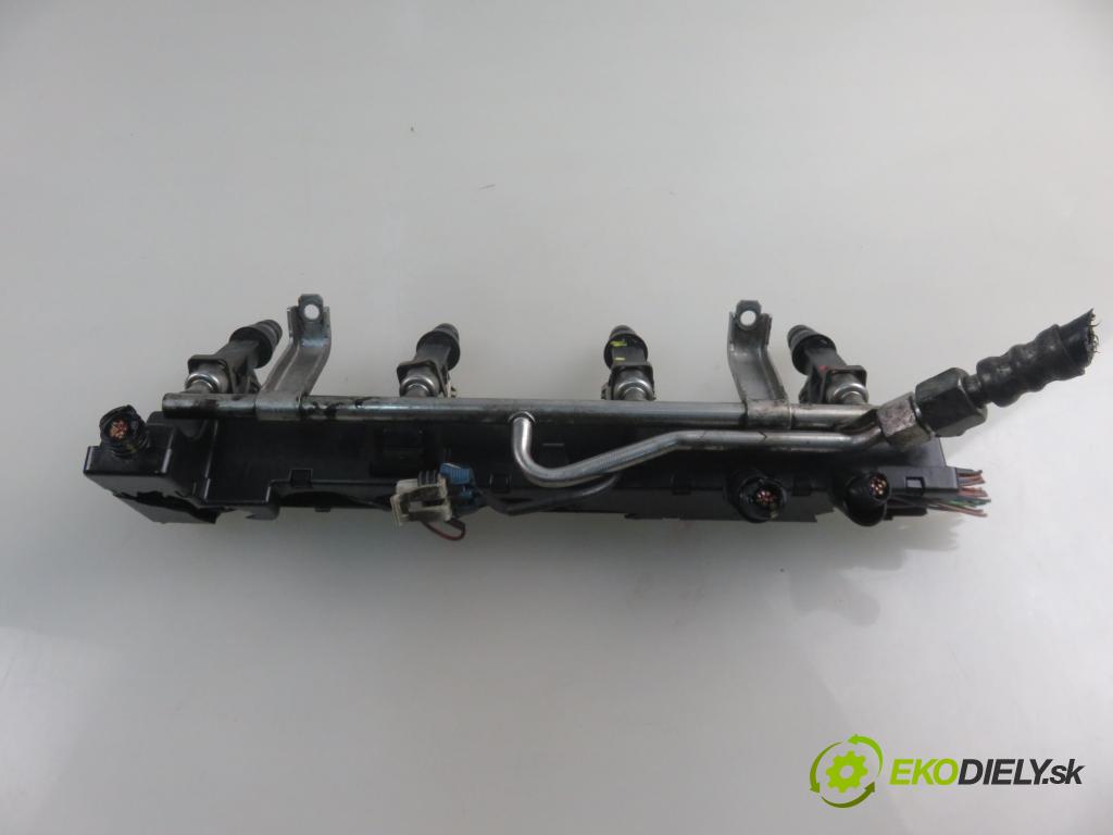 OPEL ASTRA G liftback (T98) HB 2004 66,00 1.4 16V - X 14 XE 1389,00 Lišta vstrekovacia 25313846 (Vstrekovacie lišty)