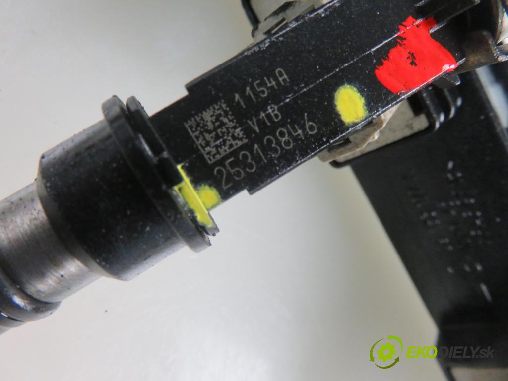 OPEL ASTRA G liftback (T98) HB 2004 66,00 1.4 16V - X 14 XE 1389,00 Lišta vstrekovacia 25313846 (Vstrekovacie lišty)