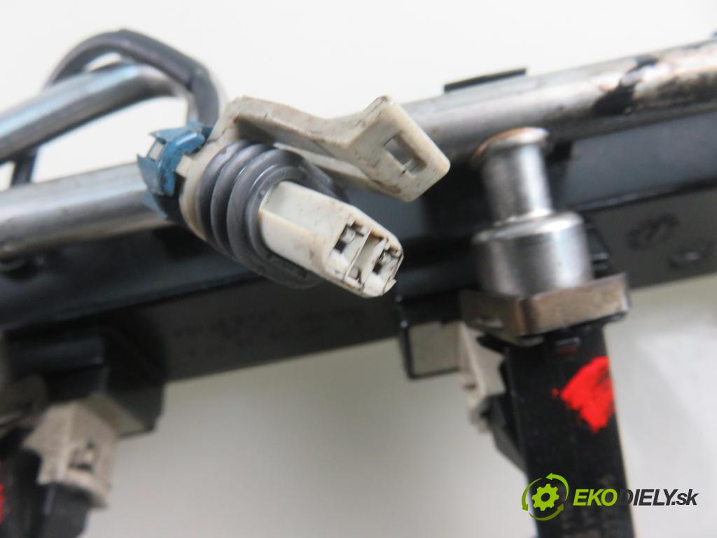 OPEL ASTRA G liftback (T98) HB 2004 66,00 1.4 16V - X 14 XE 1389,00 Lišta vstrekovacia 25313846 (Vstrekovacie lišty)