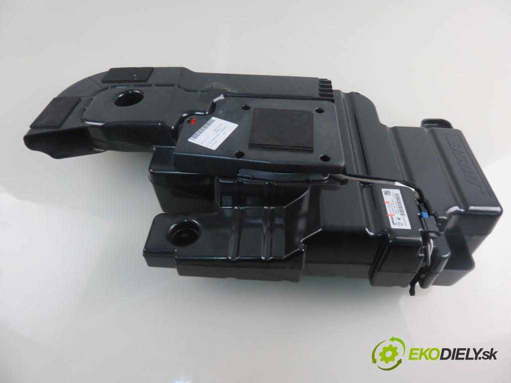 RENAULT MEGANE III liftback (BZ0/1_) HB 2011 96,00 1.9 dCi (BZ0N, BZ0J) - F9Q 870 1870,00 subwoofer 281313216R (Audio zariadenia)