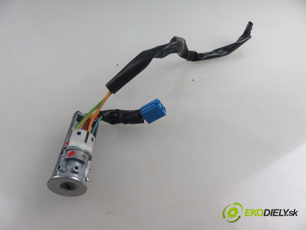 PEUGEOT 206 liftback (2A/C) HB 2004 80,00 1.6 16V - NFU (TU5JP4) 1587,00 spinačka  (Spínacie skrinky a kľúče)