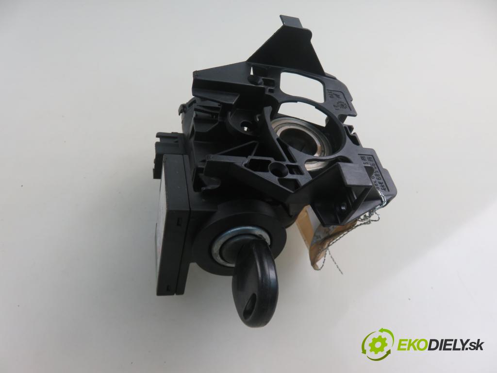 OPEL AGILA (A) (H00) HB 2002 43,00 1.0 12V - Z 10 XE 973,00 spinačka 24445098 (Spínacie skrinky a kľúče)