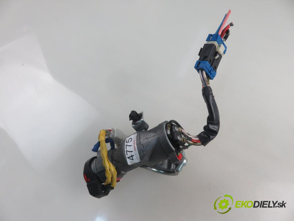 KIA CEE'D SW (ED) KOMBI 2009 80,00 1.4 109 - G4FA 1396,00 spinačka  (Spínacie skrinky a kľúče)