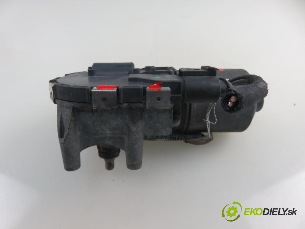 AUDI A3 (8P1) HB 2006 103,00 2.0 TDI PD 16V 140 1968,00 Motorček stieračov predný 8P1955119B ; 0390241783