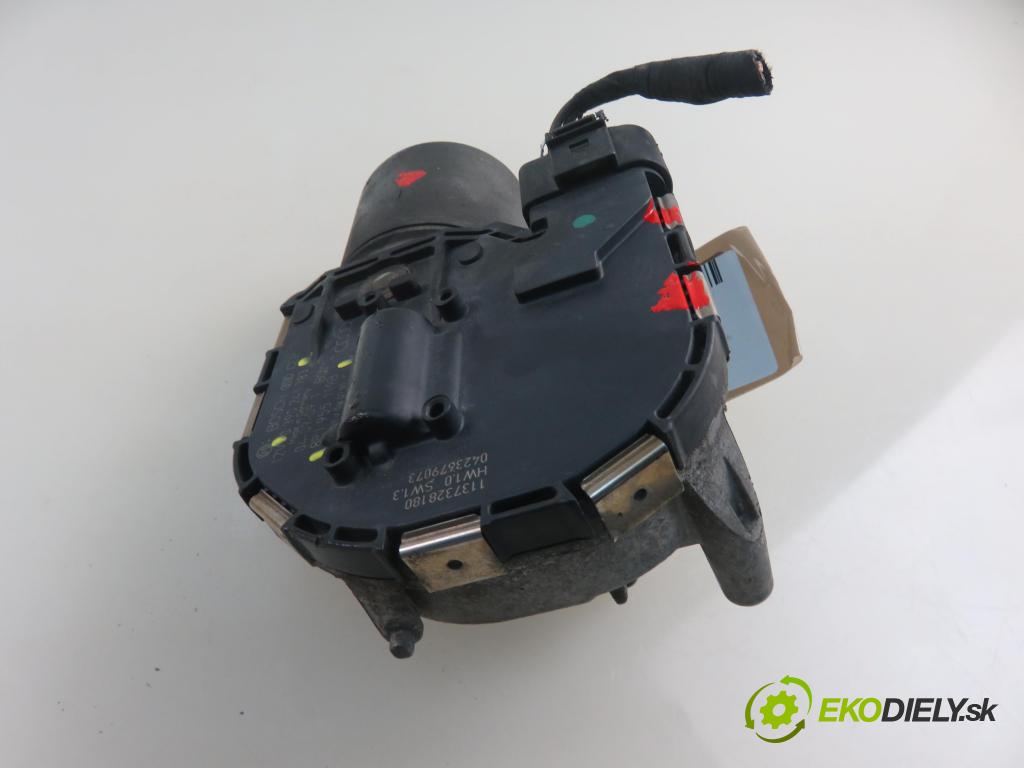 AUDI A3 (8P1) HB 2006 103,00 2.0 TDI PD 16V 140 1968,00 Motorček stieračov predný 8P1955119B ; 0390241783