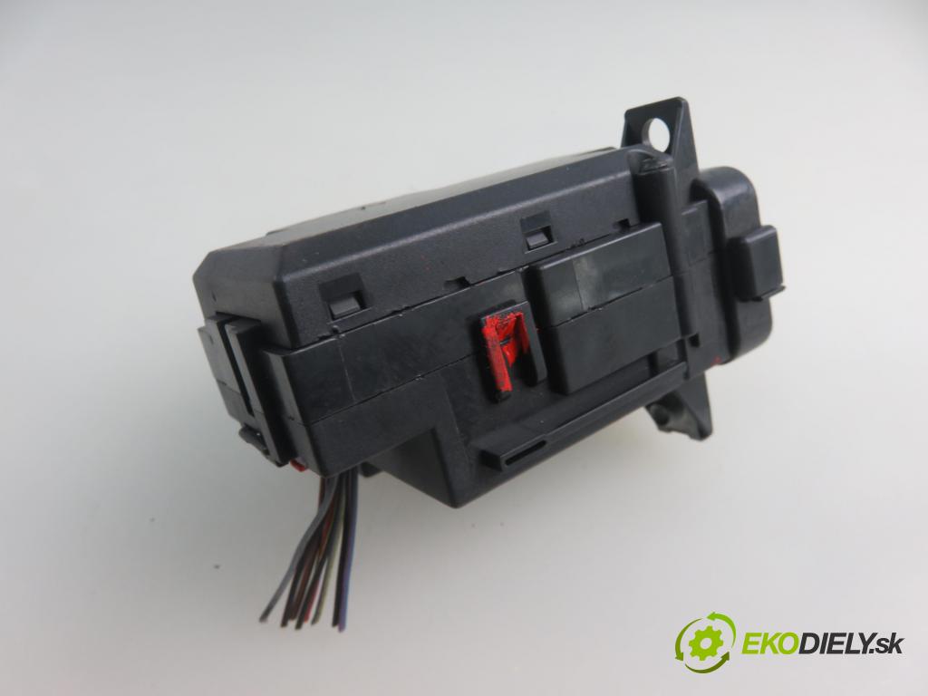 AUDI A5 (8T3) COUPE 2009 125,00 1.8 TFSI - CABD 1798,00 spinačka 8K0909131C (Spínacie skrinky a kľúče)