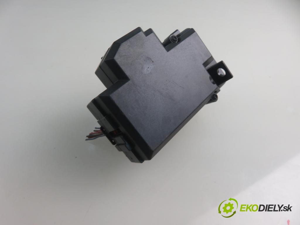 AUDI A5 (8T3) COUPE 2009 125,00 1.8 TFSI - CABD 1798,00 spinačka 8K0909131C (Spínacie skrinky a kľúče)