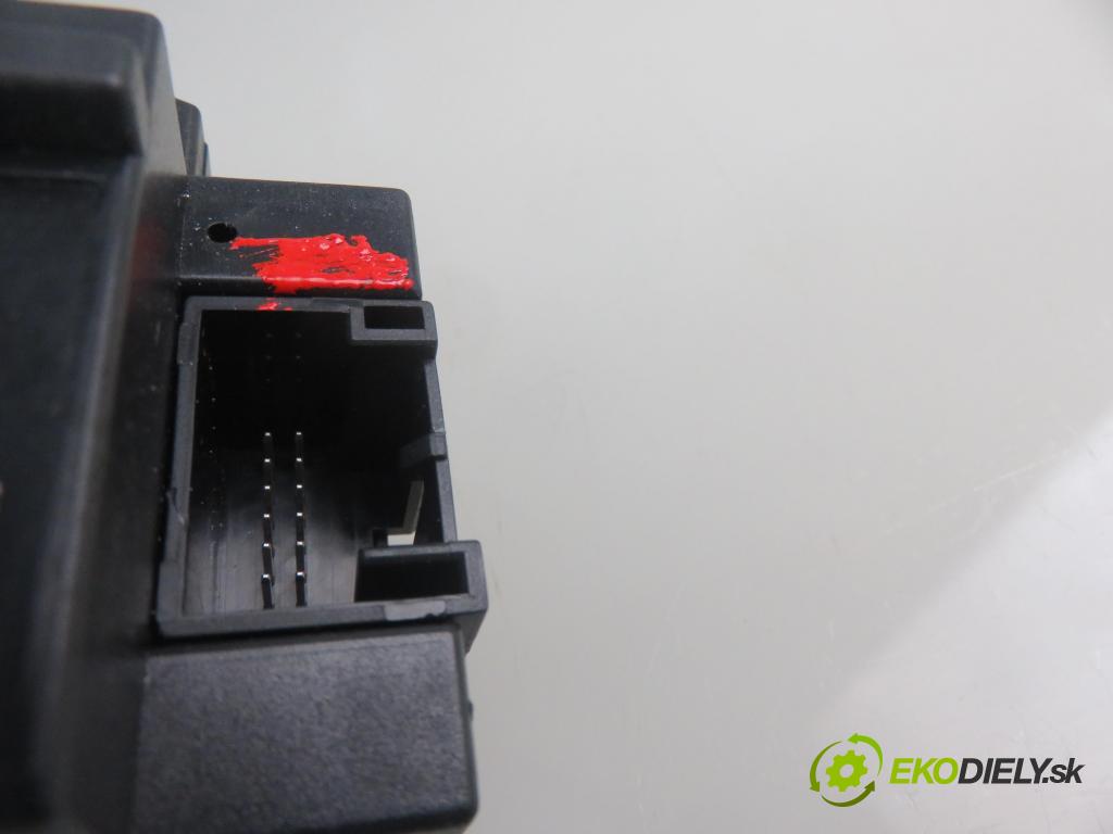 AUDI A5 (8T3) COUPE 2009 125,00 1.8 TFSI - CABD 1798,00 spinačka 8K0909131C (Spínacie skrinky a kľúče)