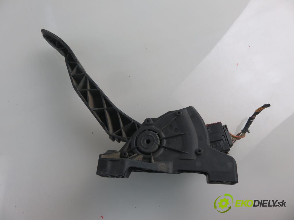 MITSUBISHI COLT VI (Z3_A, Z2_A) HB 2005 70,00 1.5 DI-D 95 R3 - OM 639.939 1493,00 Potenciometer plynu A4543000304 ; 6PV00886600 ; MN125792 (Pedál)