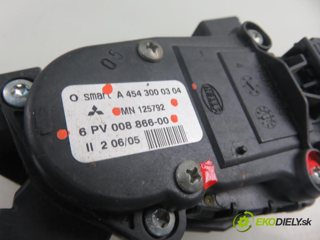 MITSUBISHI COLT VI (Z3_A, Z2_A) HB 2005 70,00 1.5 DI-D 95 R3 - OM 639.939 1493,00 Potenciometer plynu A4543000304 ; 6PV00886600 ; MN125792 (Pedál)