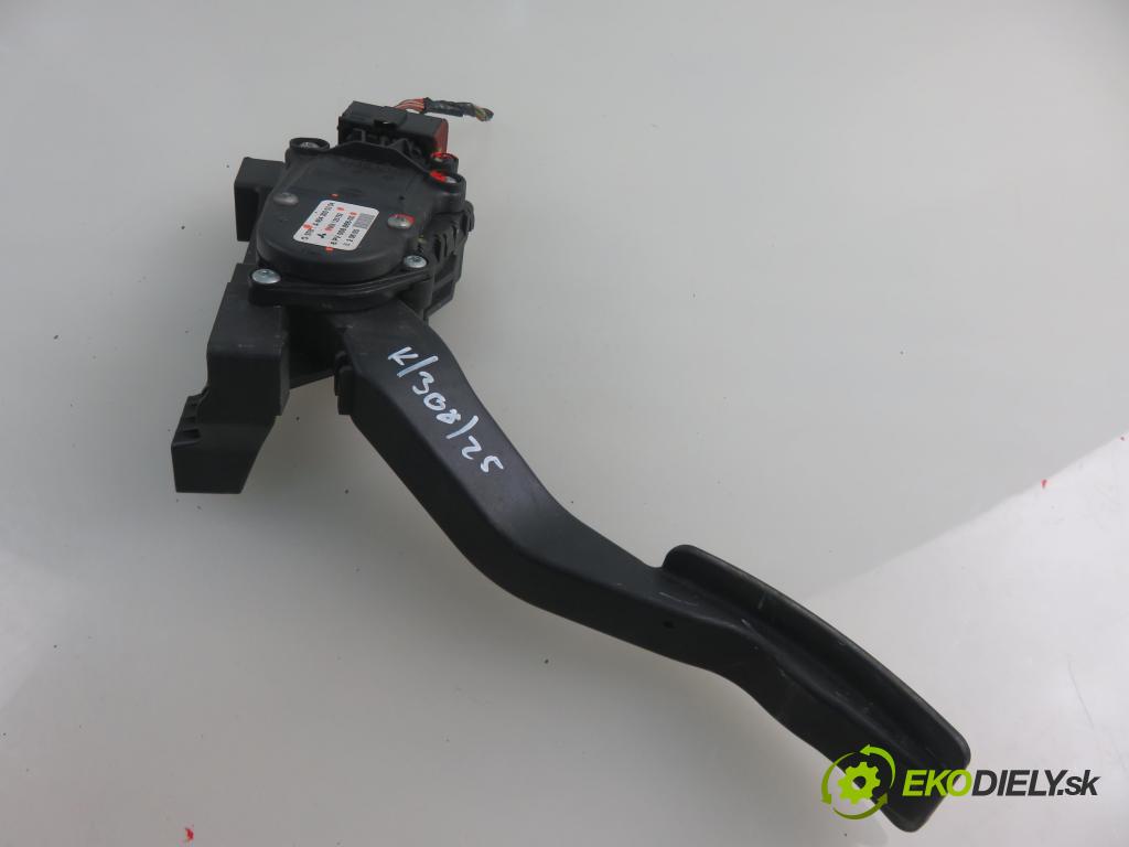 MITSUBISHI COLT VI (Z3_A, Z2_A) HB 2005 70,00 1.5 DI-D 95 R3 - OM 639.939 1493,00 Potenciometer plynu A4543000304 ; 6PV00886600 ; MN125792 (Pedál)