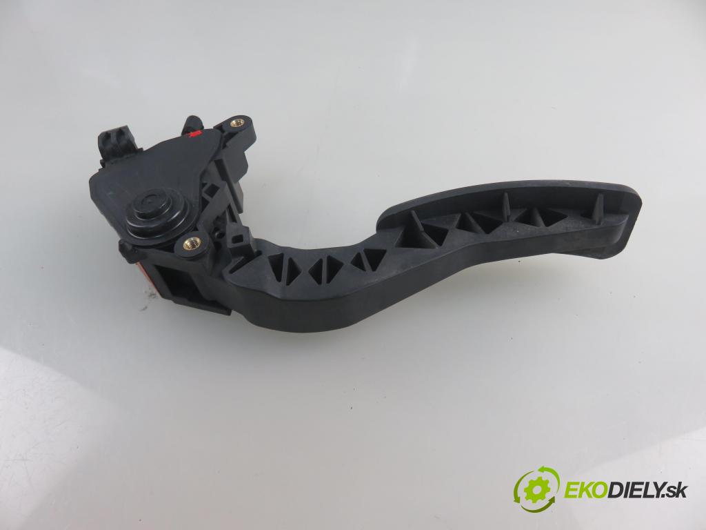 RENAULT MEGANE III liftback (BZ0/1_) HB 2011 96,00 1.9 dCi (BZ0N, BZ0J) - F9Q 870 1870,00 Potenciometer plynu 180020022R (Pedále)