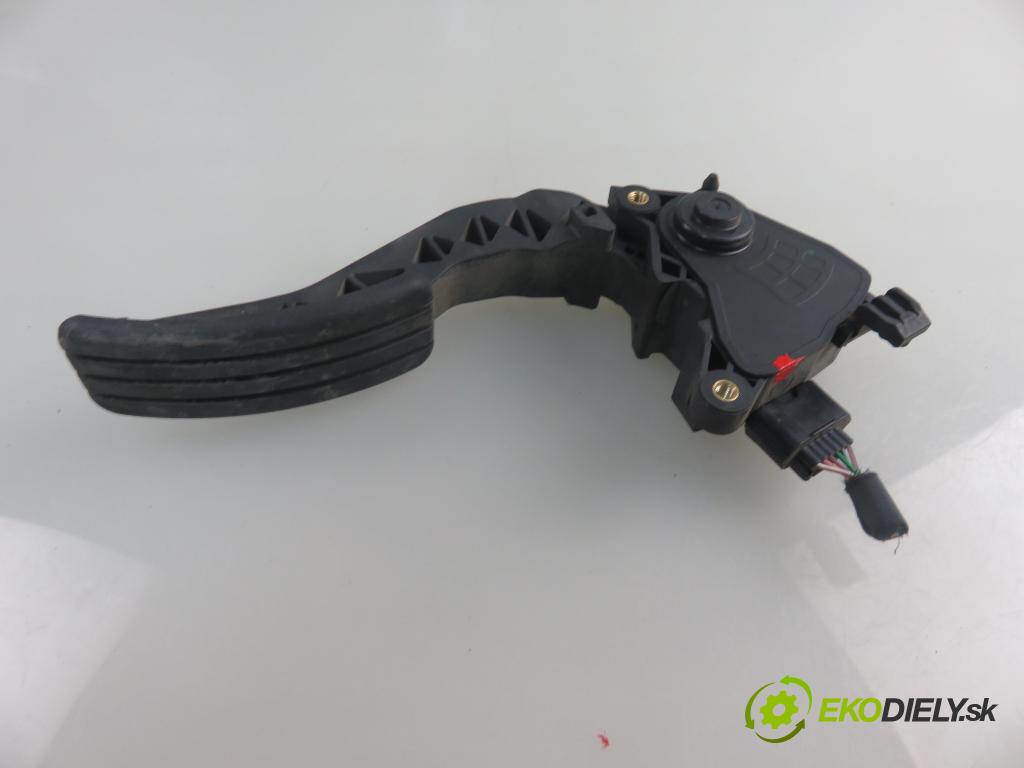 RENAULT MEGANE III liftback (BZ0/1_) HB 2011 96,00 1.9 dCi (BZ0N, BZ0J) - F9Q 870 1870,00 Potenciometer plynu 180020022R (Pedále)