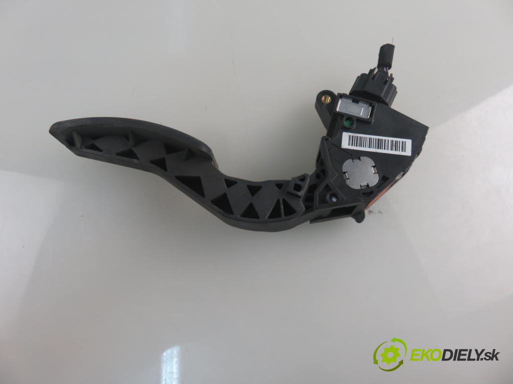 RENAULT MEGANE III liftback (BZ0/1_) HB 2011 96,00 1.9 dCi (BZ0N, BZ0J) - F9Q 870 1870,00 Potenciometer plynu 180020022R (Pedále)