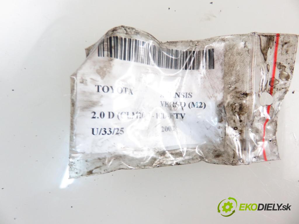 TOYOTA AVENSIS VERSO (_M2_) MINIVAN 2002 85,00 2.0 D (CLM20_) - 1CD-FTV 1995,00 vstrekovač 2367027030 (Vstrekovač paliva)