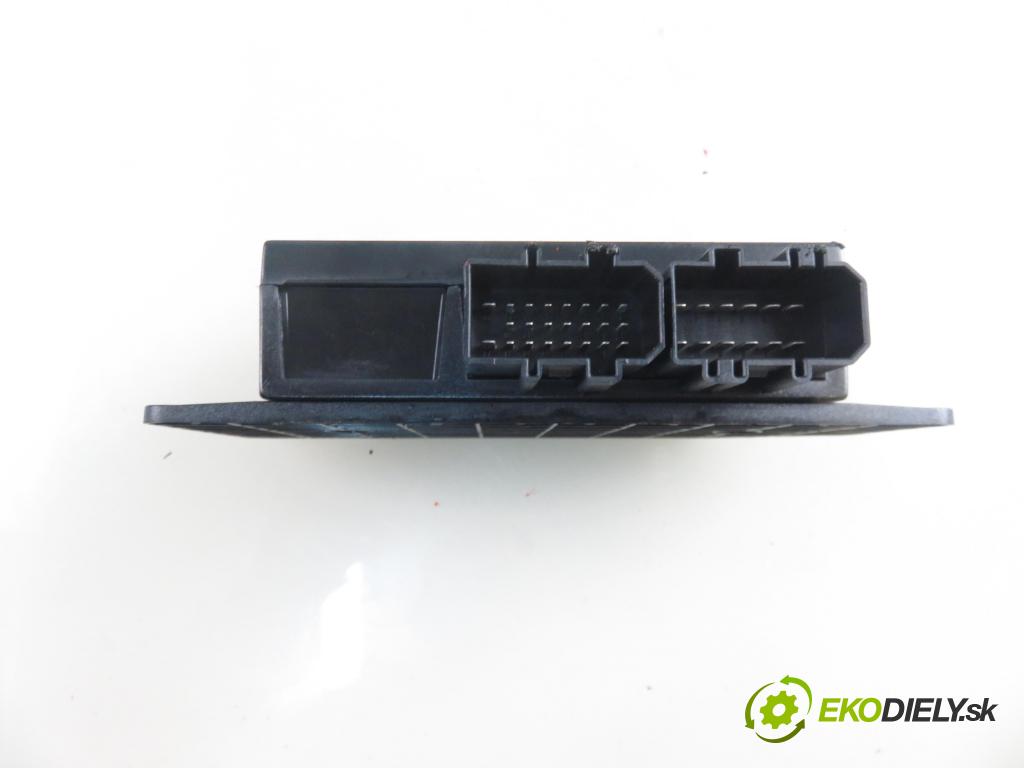 VW PASSAT B5 Variant (3B5) KOMBI 1998 66,00 1.9 TDI 90 - AHU 1896,00 MODUL komfortu 1J0959799F