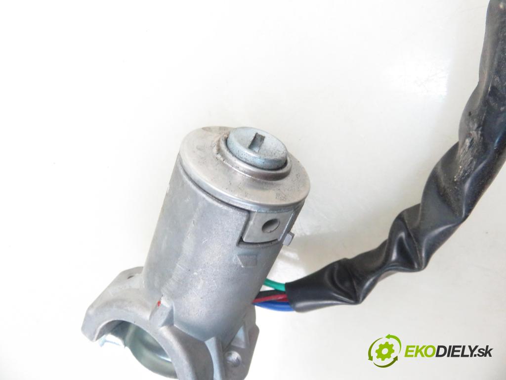 IVECO DAILY III skrzynia FURGON 2004 107,00 2.8 HPT 146 35 S 15 V, 35 C 15 V - 8140.43N 2798,00 spinačka  (Spínacia skrinka a kľúč)