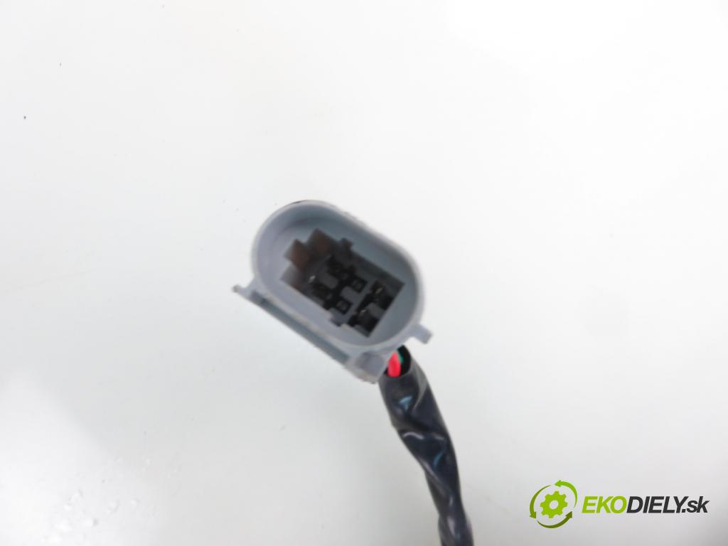 IVECO DAILY III skrzynia FURGON 2004 107,00 2.8 HPT 146 35 S 15 V, 35 C 15 V - 8140.43N 2798,00 spinačka  (Spínacia skrinka a kľúč)