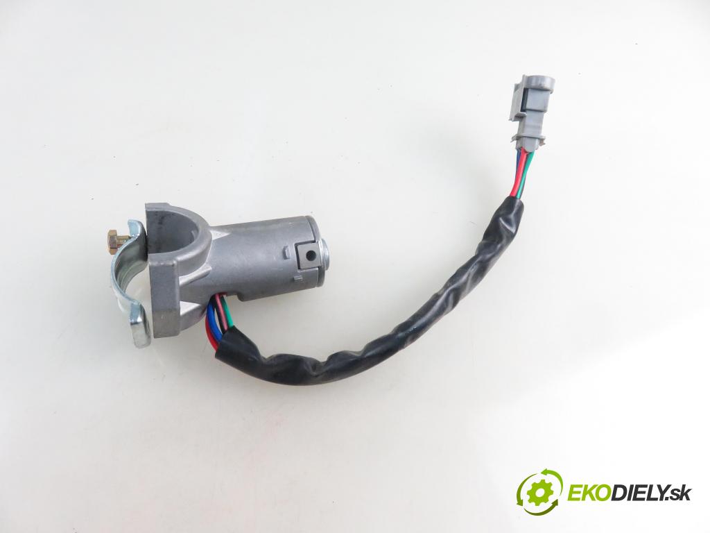 IVECO DAILY III skrzynia FURGON 2004 107,00 2.8 HPT 146 35 S 15 V, 35 C 15 V - 8140.43N 2798,00 spinačka  (Spínacia skrinka a kľúč)