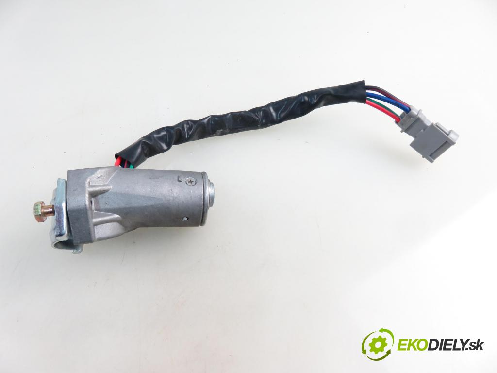 IVECO DAILY III skrzynia FURGON 2004 107,00 2.8 HPT 146 35 S 15 V, 35 C 15 V - 8140.43N 2798,00 spinačka  (Spínacia skrinka a kľúč)