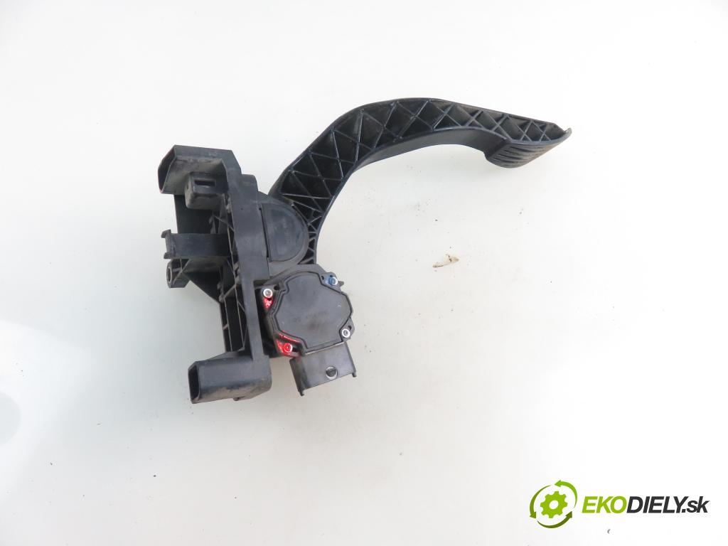 IVECO DAILY III skrzynia FURGON 2004 107,00 2.8 HPT 146 35 S 15 V, 35 C 15 V - 8140.43N 2798,00 Potenciometer plynu 0281002632 ; 504061734 (Pedál)