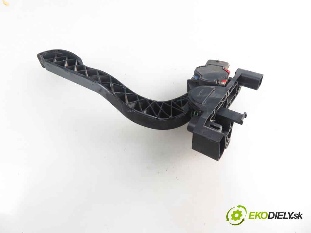 IVECO DAILY III skrzynia FURGON 2004 107,00 2.8 HPT 146 35 S 15 V, 35 C 15 V - 8140.43N 2798,00 Potenciometer plynu 0281002632 ; 504061734 (Pedál)