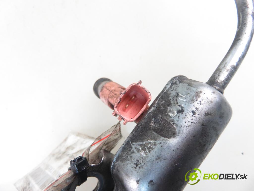 TOYOTA YARIS (_P13_) HB 2017 0,00 1.5 Hybrid (NHP130_) - 1NZ-FXE 1497,00 Lišta vstrekovacia 2325021091 (Vstrekovacia lišta)