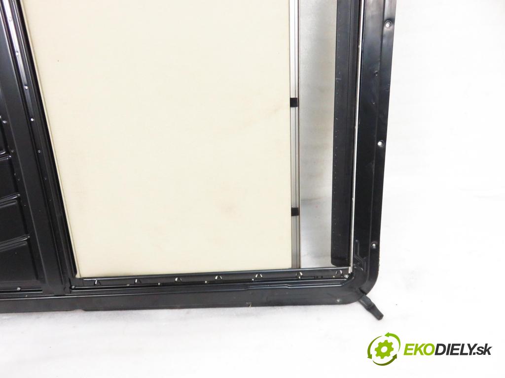 MERCEDES-BENZ Sedan (W124) SEDAN 1987 0,00 230 E (124.023) - M 102.982 2298,00 střešní okno  (Okna karoserie)