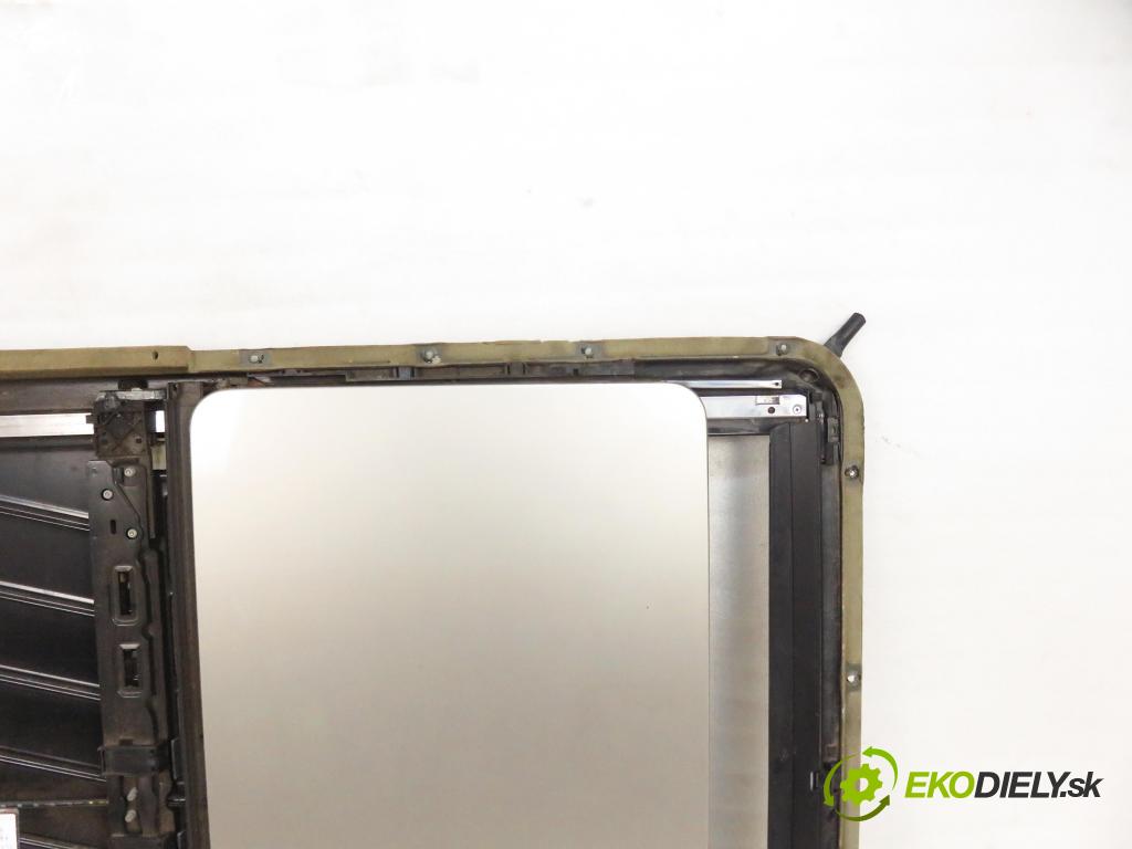 MERCEDES-BENZ Sedan (W124) SEDAN 1987 0,00 230 E (124.023) - M 102.982 2298,00 střešní okno  (Okna karoserie)