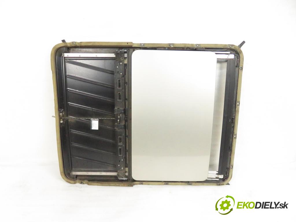 MERCEDES-BENZ Sedan (W124) SEDAN 1987 0,00 230 E (124.023) - M 102.982 2298,00 střešní okno  (Okna karoserie)