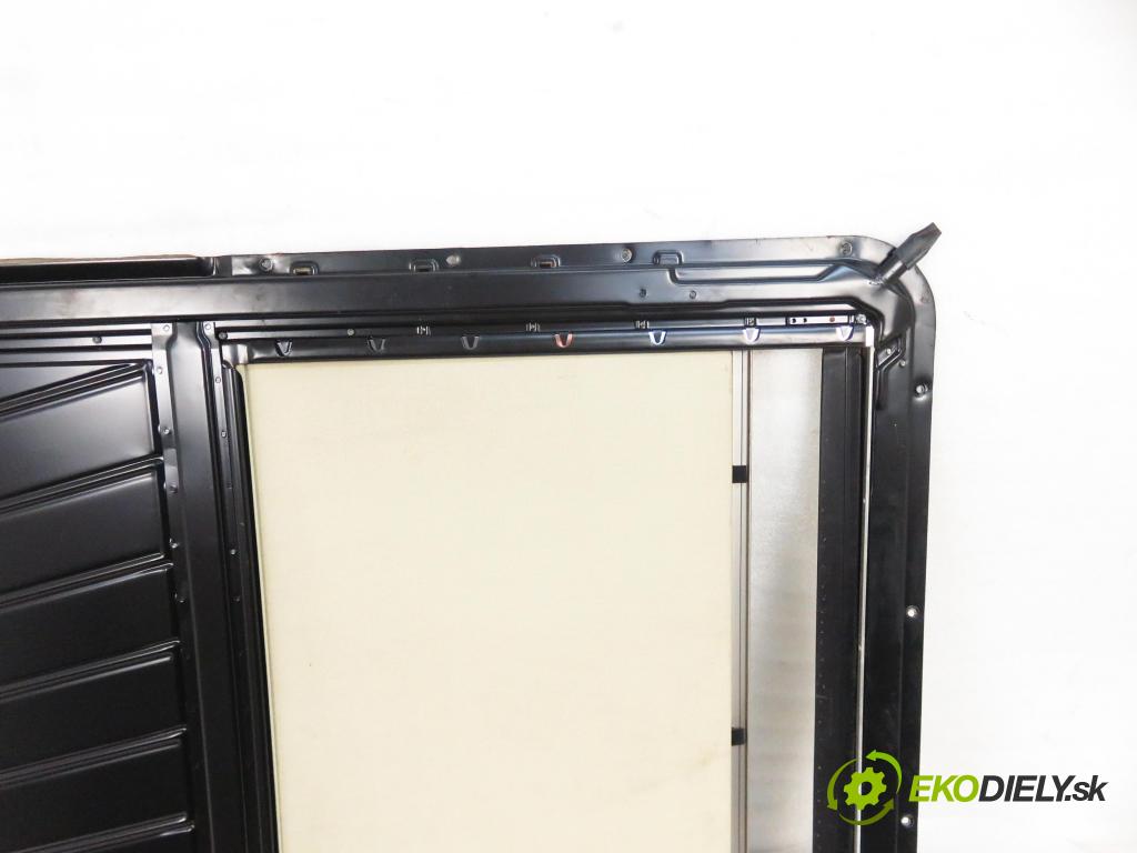 MERCEDES-BENZ Sedan (W124) SEDAN 1987 0,00 230 E (124.023) - M 102.982 2298,00 střešní okno  (Okna karoserie)