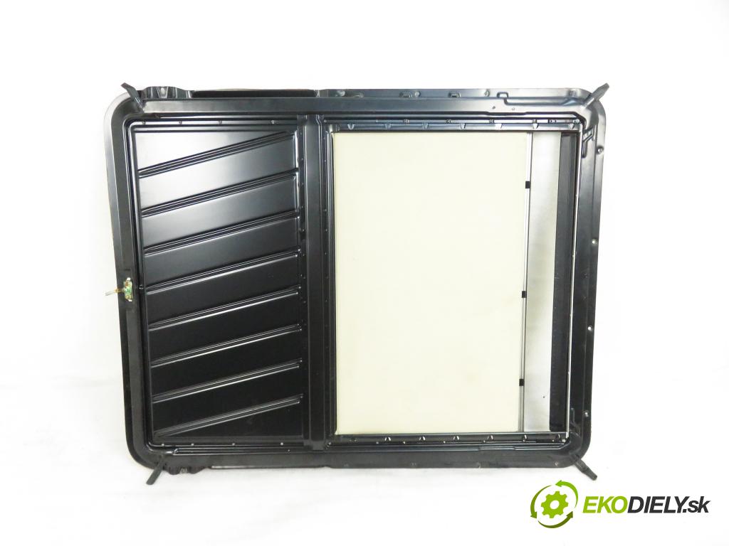 MERCEDES-BENZ Sedan (W124) SEDAN 1987 0,00 230 E (124.023) - M 102.982 2298,00 střešní okno  (Okna karoserie)