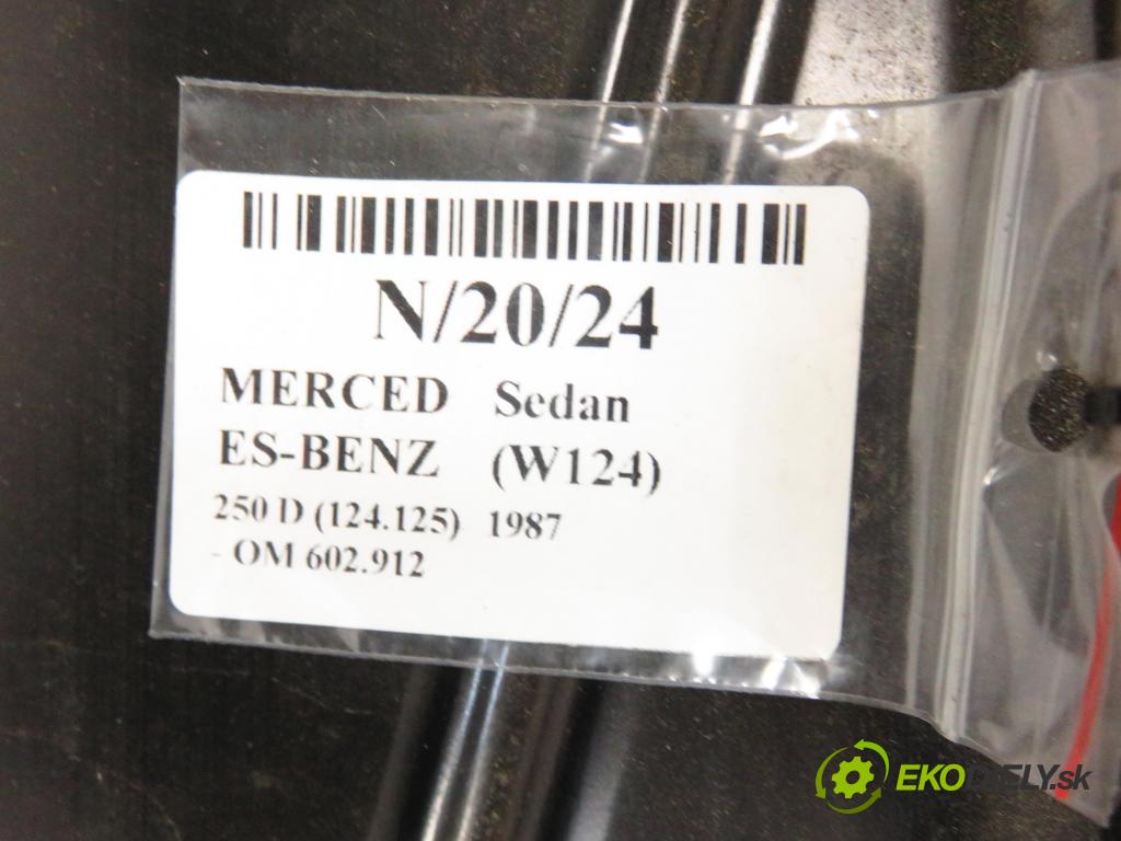 MERCEDES-BENZ Sedan (W124) SEDAN 1987 0,00 230 E (124.023) - M 102.982 2298,00 střešní okno  (Okna karoserie)