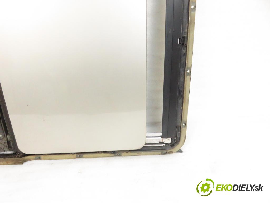 MERCEDES-BENZ Sedan (W124) SEDAN 1987 0,00 230 E (124.023) - M 102.982 2298,00 střešní okno  (Okna karoserie)