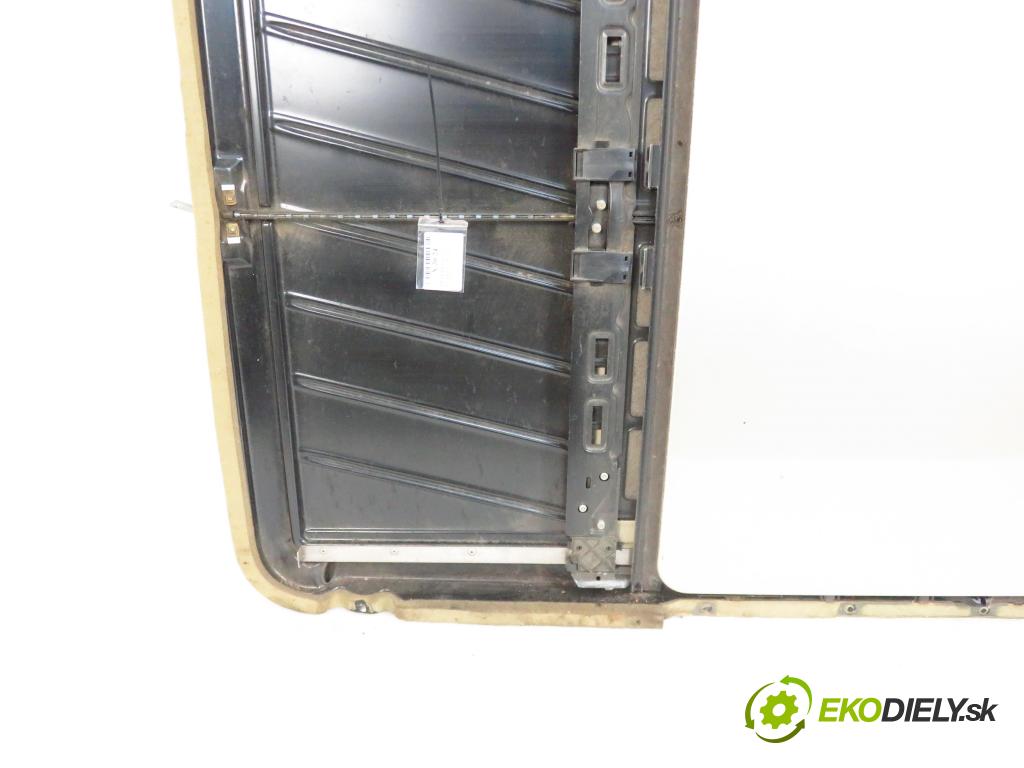 MERCEDES-BENZ Sedan (W124) SEDAN 1987 0,00 230 E (124.023) - M 102.982 2298,00 střešní okno  (Okna karoserie)